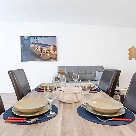 Amazing Apartment In Downtown Porto By Lovelystay Luaran gambar