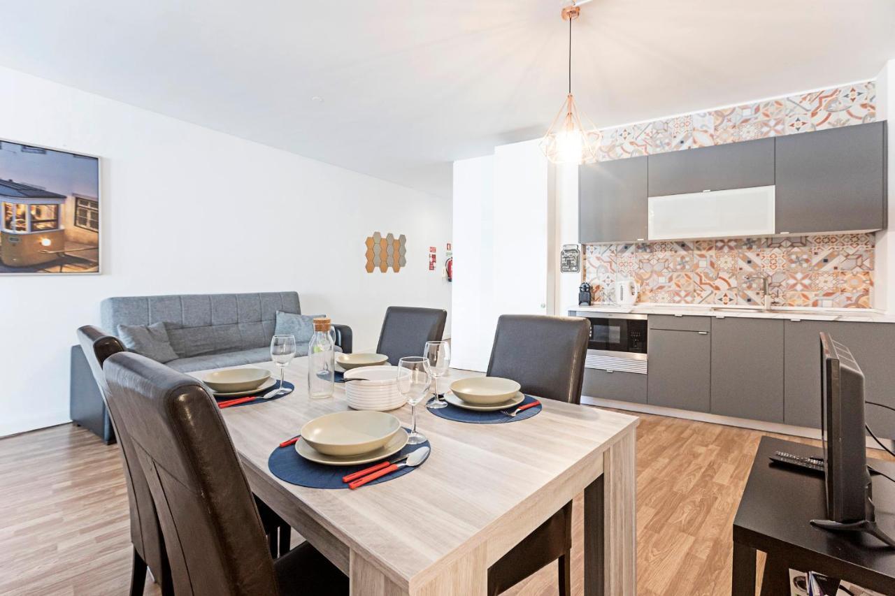 Amazing Apartment In Downtown Porto By Lovelystay Luaran gambar