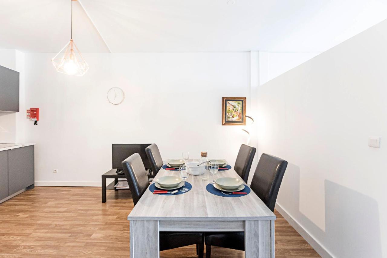 Amazing Apartment In Downtown Porto By Lovelystay Luaran gambar