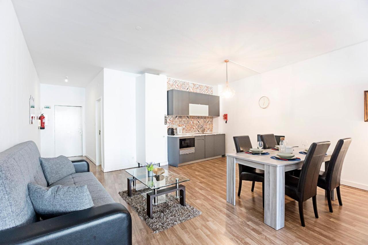 Amazing Apartment In Downtown Porto By Lovelystay Luaran gambar