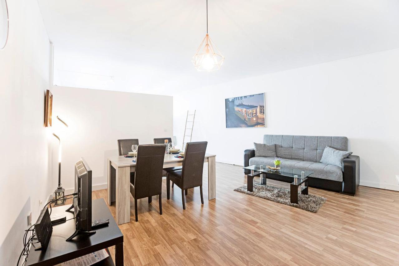 Amazing Apartment In Downtown Porto By Lovelystay Luaran gambar