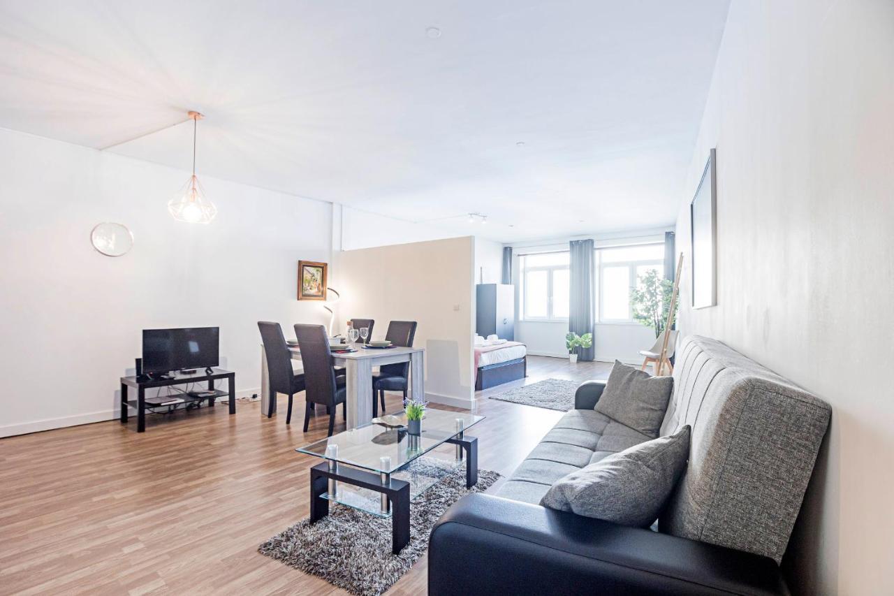 Amazing Apartment In Downtown Porto By Lovelystay Luaran gambar